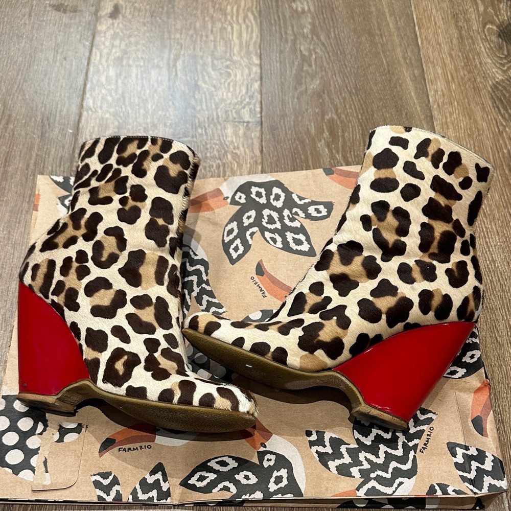 Giuseppe Zanotti Leopard Print Wedges with Red Accent heel. Sexy 👢